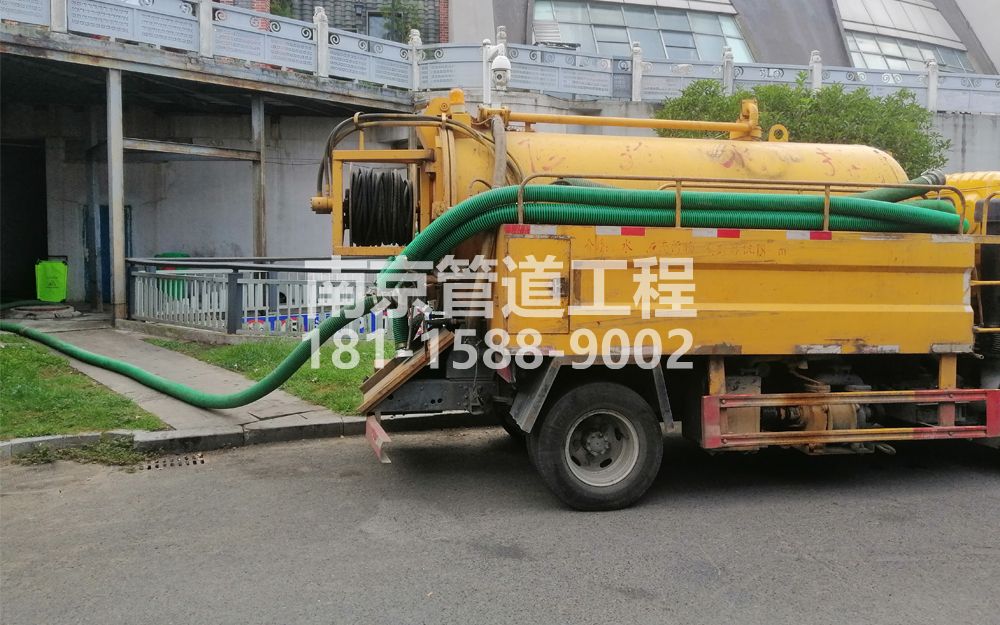 277宁海路商场隔油池吸污
