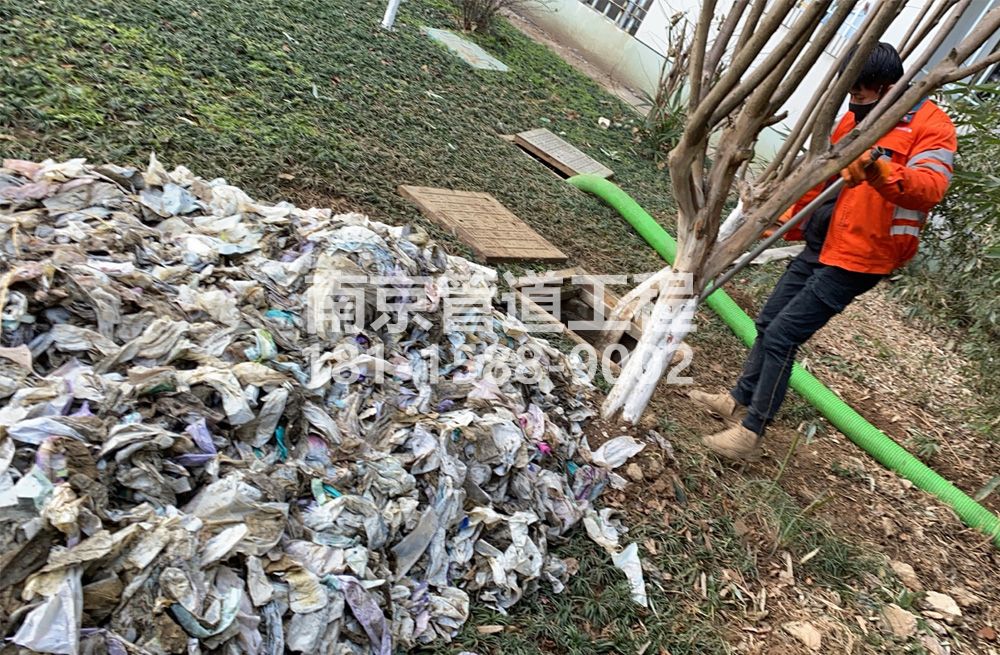 宁海路化粪池垃圾清理